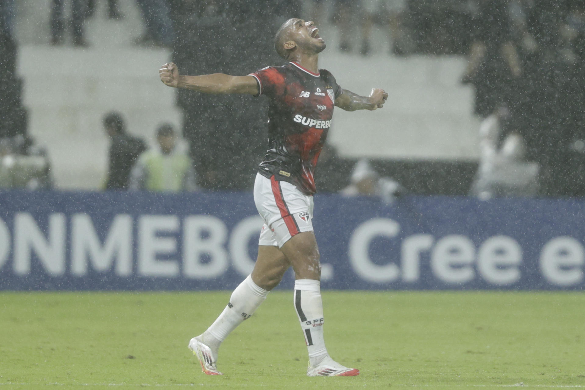 André Silva de Sao Paulo celebra un gol en un partido de la fase de grupos de la Copa Libertadores. EFE/ Juan Pablo Pino