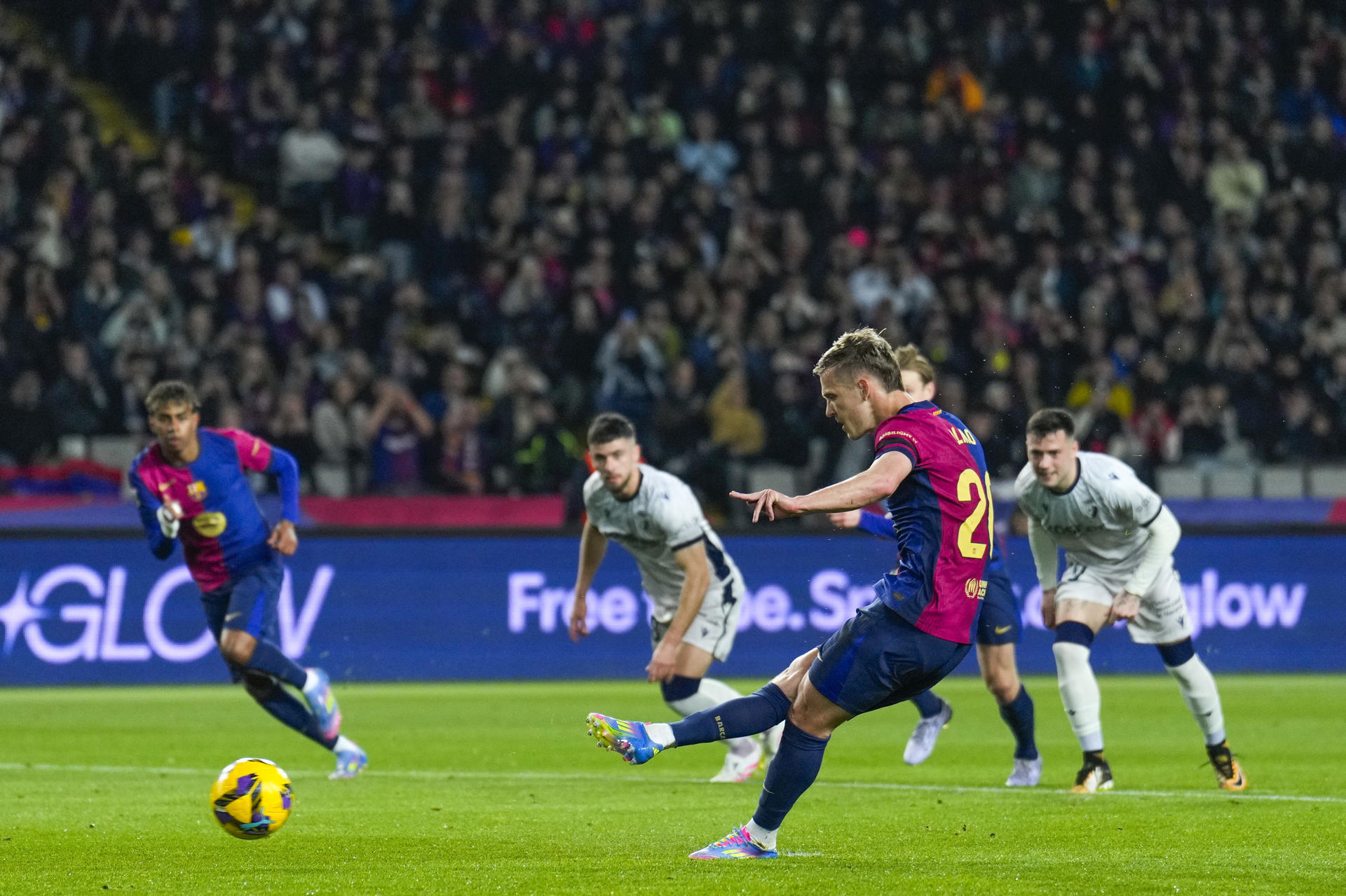 El español Dani Olmo recibe el alta médica