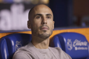 El director técnico de Tigres, Guido Pizarro, durante un partido en el estadio Cuauhtémoc, en Puebla (México). Archivo. EFE/ Hilda Ríos