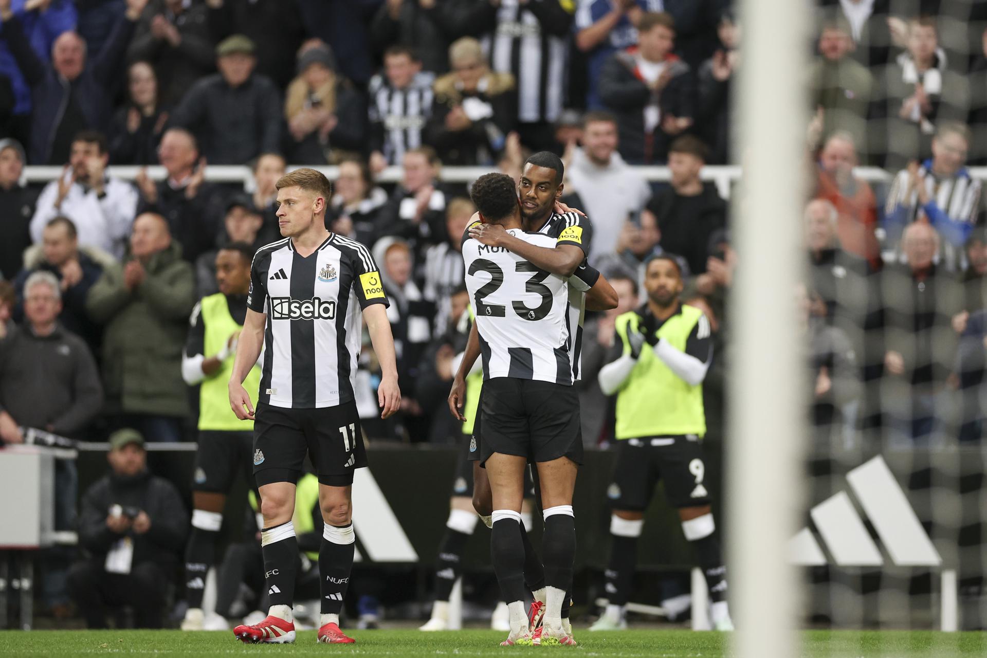 El Newcastle humilla al Crystal Palace del colombiano Muñoz