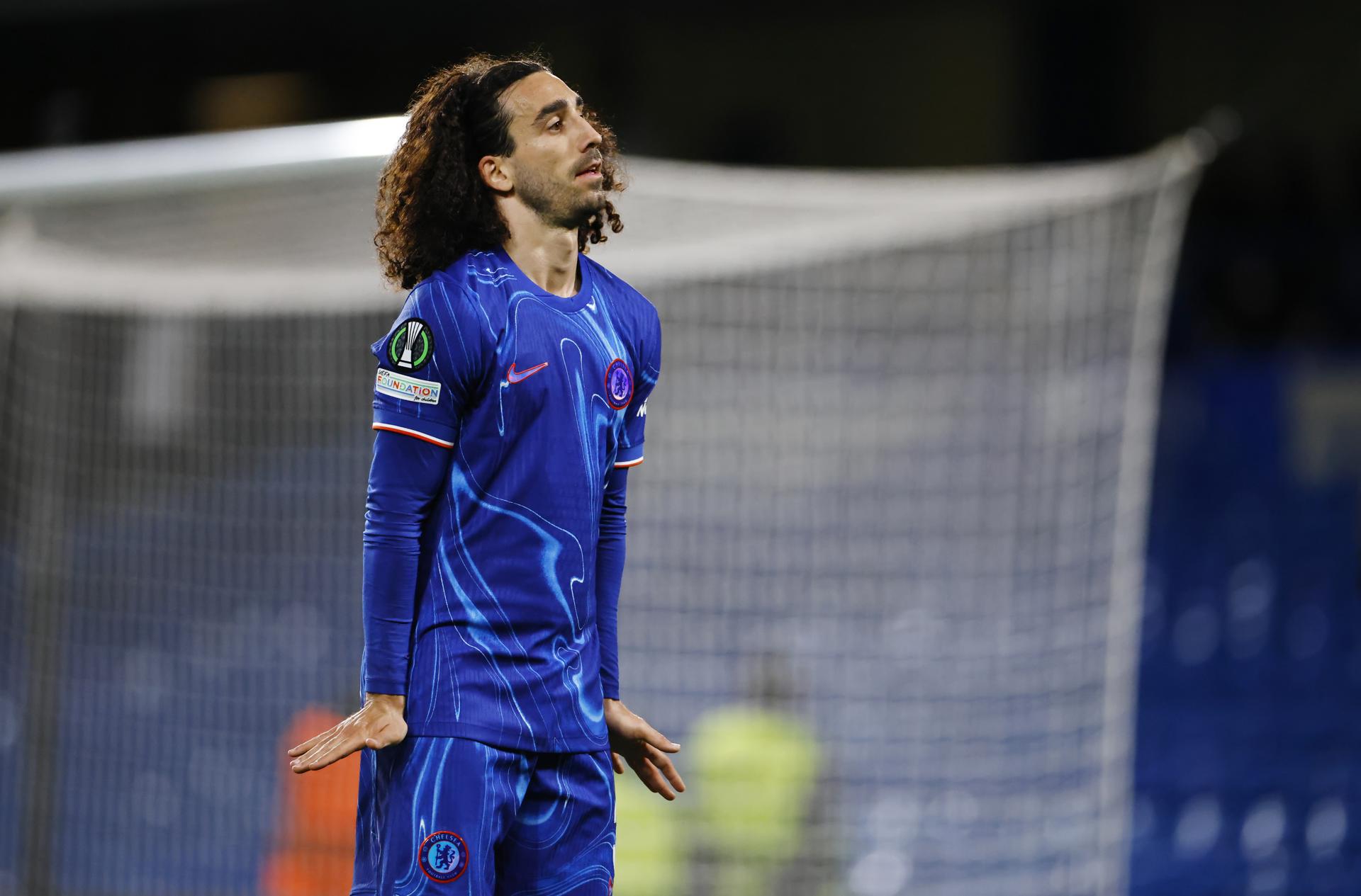alt Chelsea, con un gol del español Cucurella, avanza a semifinales sin pena ni gloria