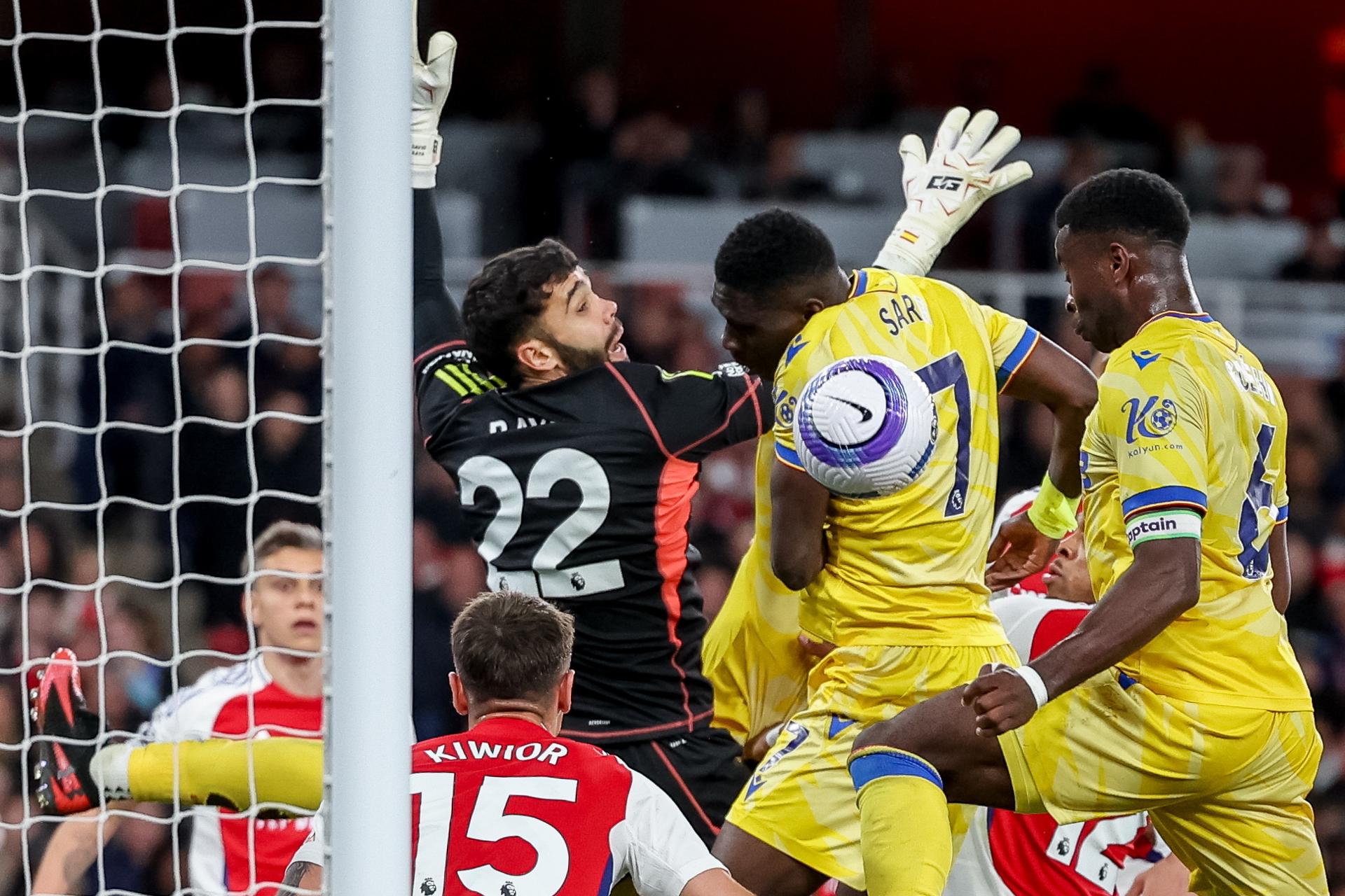 El Arsenal empata ante el Palace que conto con el colombiano Muñoz