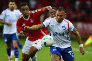 alt Eduardo Vargas es anunciado en Audax Italiano en su regreso al fútbol chileno tras 14 años