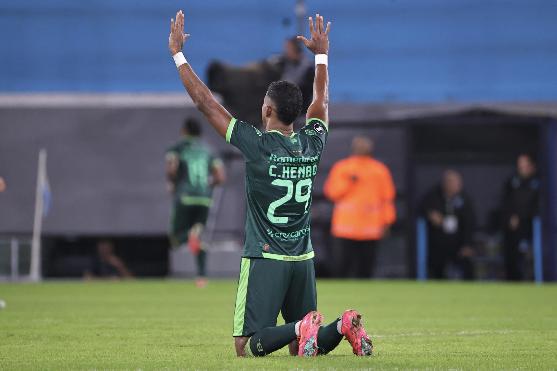 Atlético Bucaramanga con doblete argentino le da un duro golpe al histórico Racing