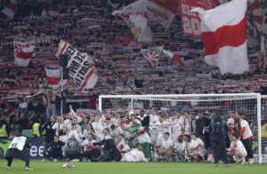 Los jugadores del Stuttgart celebra el pase a la final de la DFB Cup en el partido jugado en Stuttgart, Alemania. EFE/EPA/Christopher Neundorf