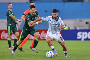 alt Bucaramanga y Racing juegan por el liderato del Grupo E para acercarse a octavos