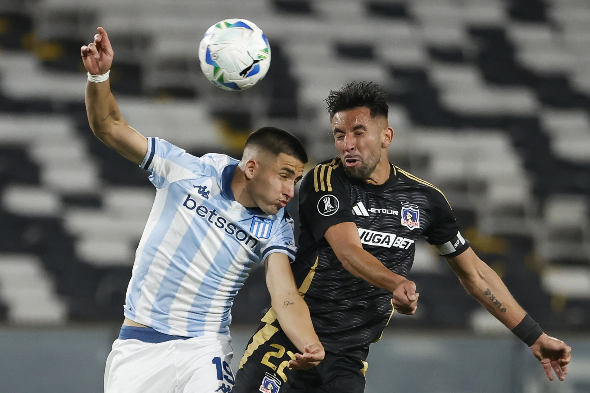 alt Un Racing hambriento recibe en Buenos Aires al Colo Colo, que necesita de un milagro