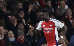 alt El regreso de Saka doblega al mexicano Raúl Jiménez