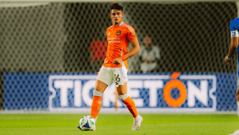 ¿Un defensa goleador? Brasileño sorprende en Houston Dynamo