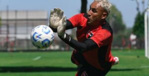 ALT El portero costarricense Keylor Navas, no cumple con el objetivo en Argentina