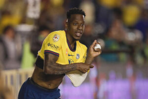 Cristian Borja de América celebra un gol en un partido de vuelta por las semifinales del torneo Clausura 2025 de la Liga MX entre Club América y Cruz Azul en el estadio Ciudad de los Deportes en Ciudad de México (México). EFE/ Isaac Esquivel