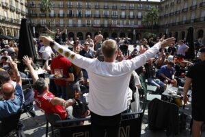 alt Continúa la llegada masiva de hinchas ingleses a Bilbao para disfrutar de la final europea