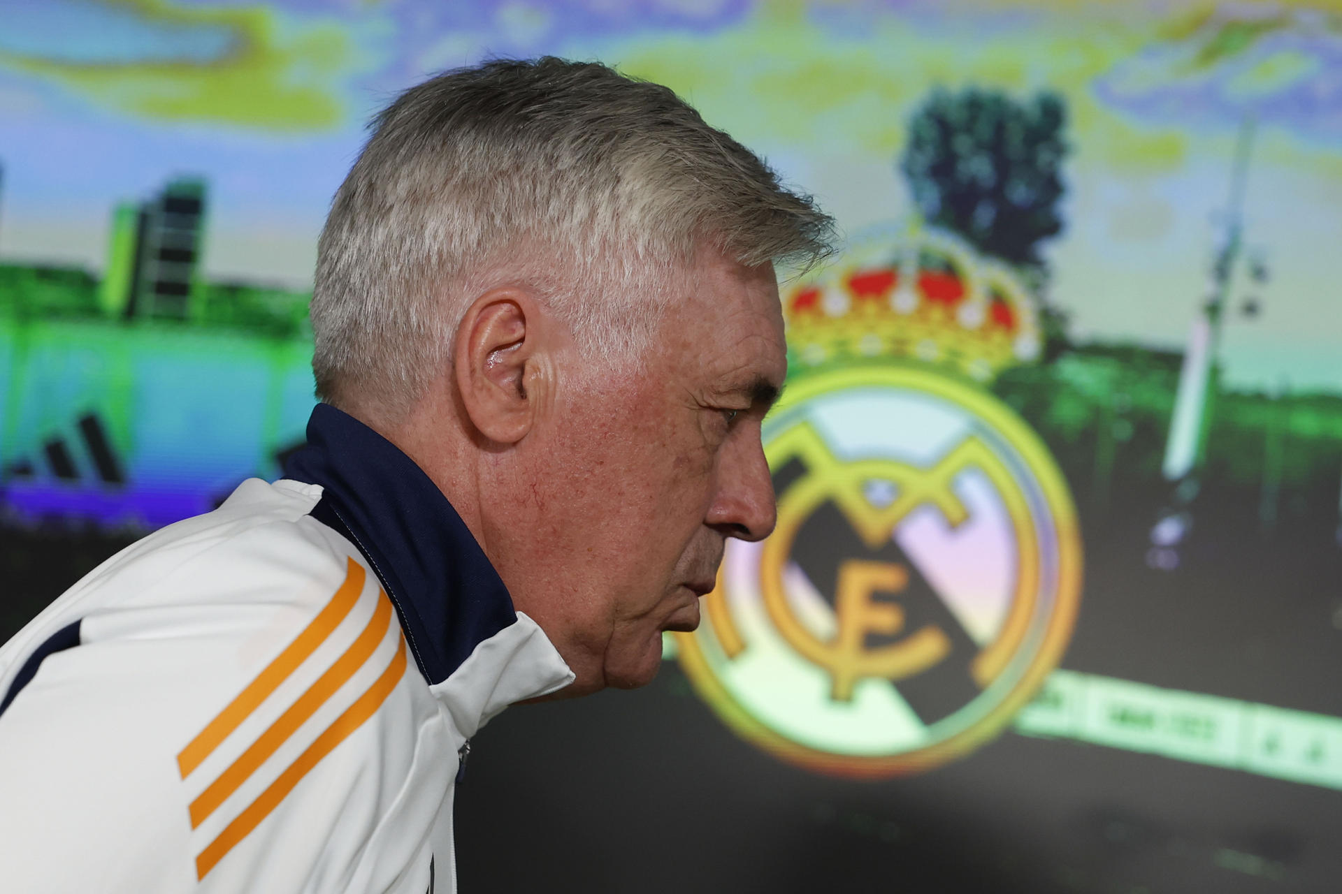 El entrenador del Real Madrid, el italiano Carlo Ancelotti, ofrece una rueda de prensa tras el entrenamiento del equipo en la Ciudad Deportiva de Valdebebas (Madrid). EFE/ Juan Carlos Hidalgo