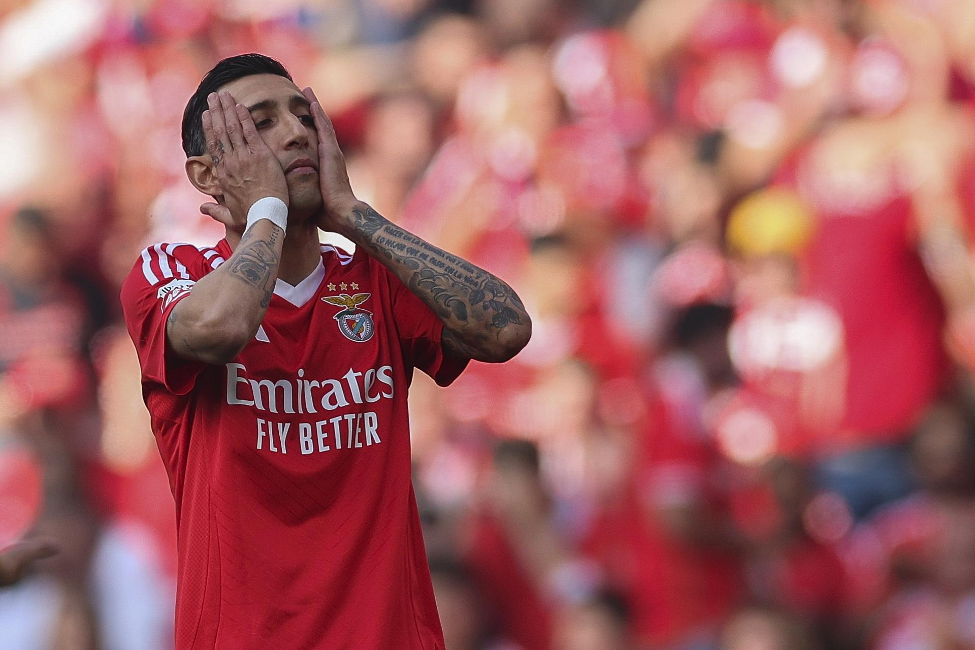 El jugador del Benfica Angel Di Maria durante el partido de la Liga de Portugal que han jugado SL Benfica y Sporting CP , en Lisboa, Portugal. EFE/EPA/TIAGO PETINGA