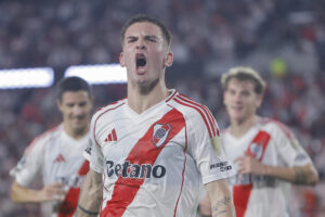 Franco Mastantuono, de River, celebra un gol en el partido del grupo B de la Copa Libertadores ante Independiente del Valle en el estadio Más Monumental en Buenos Aires. EFE/ Juan Ignacio Roncoroni