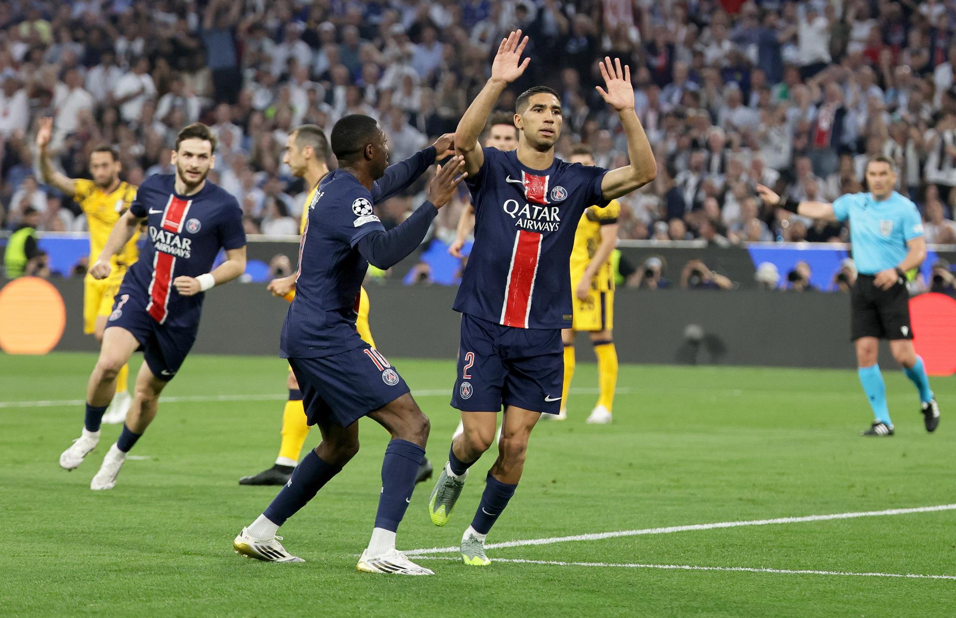 El lateral del PSG- Achraf Hakimi celebra su gol durante la final de la UEFA Champions League entre Paris Saint-Germain e Internazionale Milano en Múnich, Alemania. EFE/EPA/RONALD WITTEK