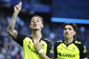 Antony festeja el 1-2 del Betis al Espanyol. EFE/ Andreu Dalmau