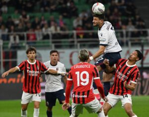 alt El mexicano Giménez rescata al Milan antes de la final de Copa