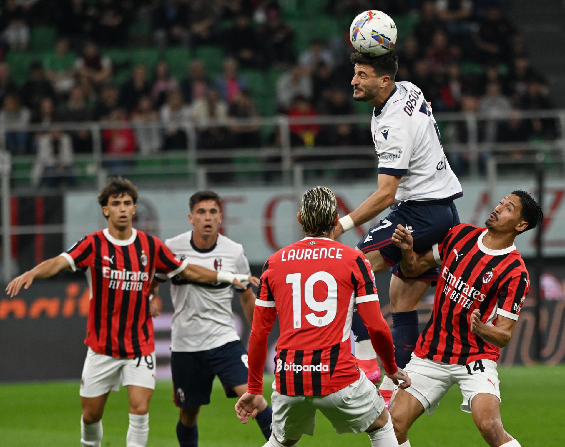 alt El mexicano Giménez rescata al Milan antes de la final de Copa