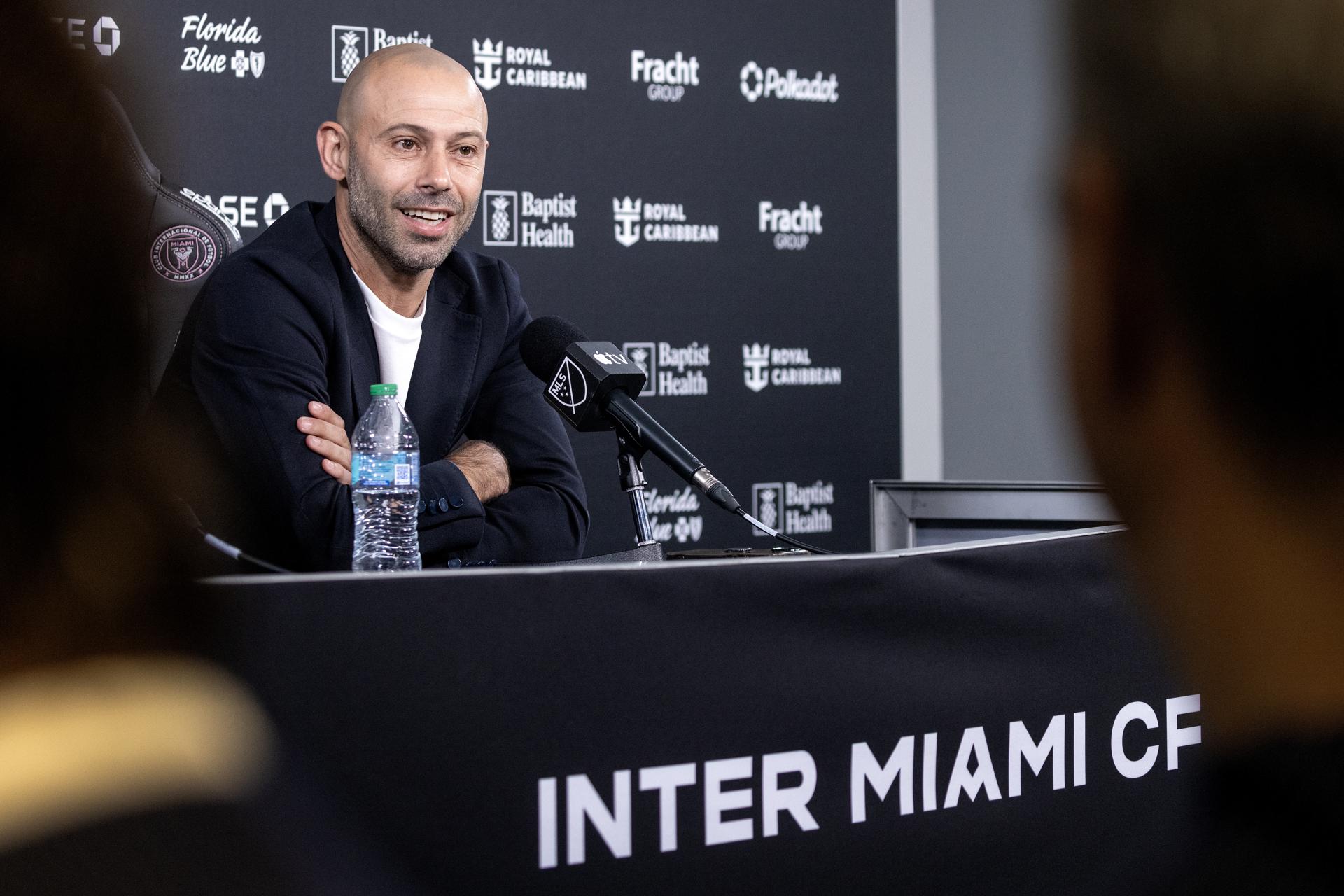 Fotografía de archivo del entrenador de Inter Miami, Javier Mascherano, quien este sábado reveló a periodistas las palabras que usó en el vestuario para atizar a sus jugadores en el partido en la cancha de Philadelphia Union que empataron 3-3 tras ir perdiendo por 3-1.EFE/EPA/CRISTOBAL HERRERA-ULASHKEVICH