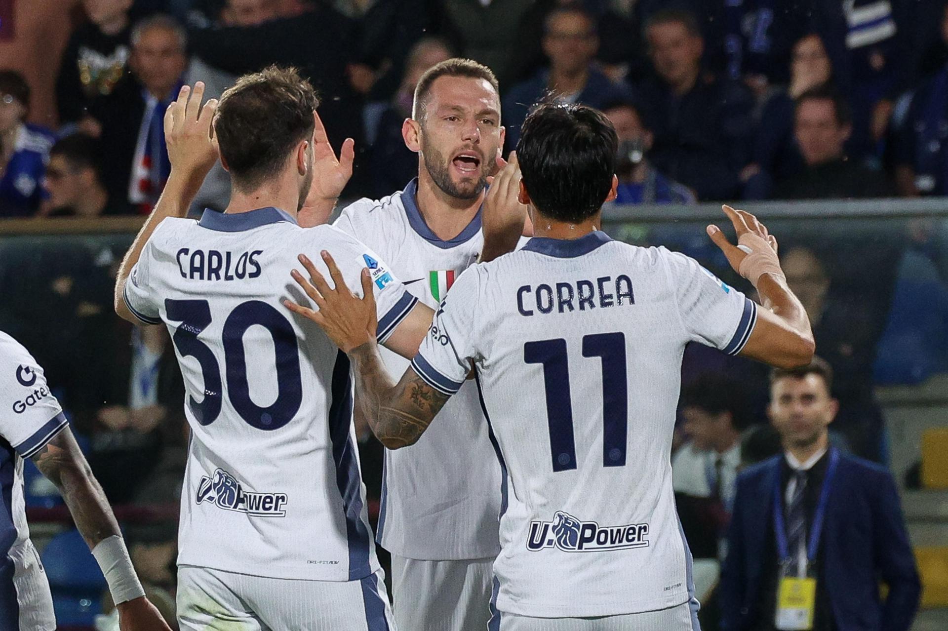 De Vrij celebra el 0-1. EFE/EPA/MATTTEO BAZZI