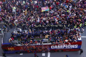 Los jugadores del Barcelona, durante la celebración de LaLiga. EFE/ Quique Garcia