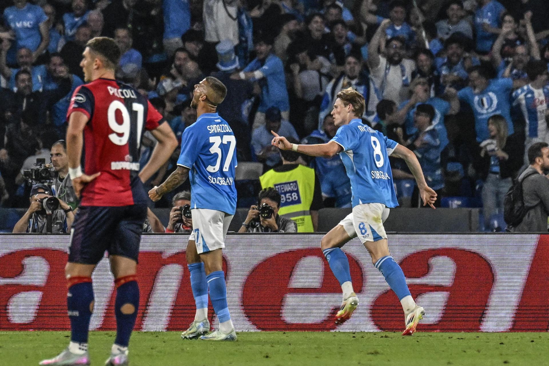 Scott McTominay celebra el gol del 1-0 goal ante el Cagliari Calcio, última jornada de la Serie A. EFE/EPA/CIRO FUSCO