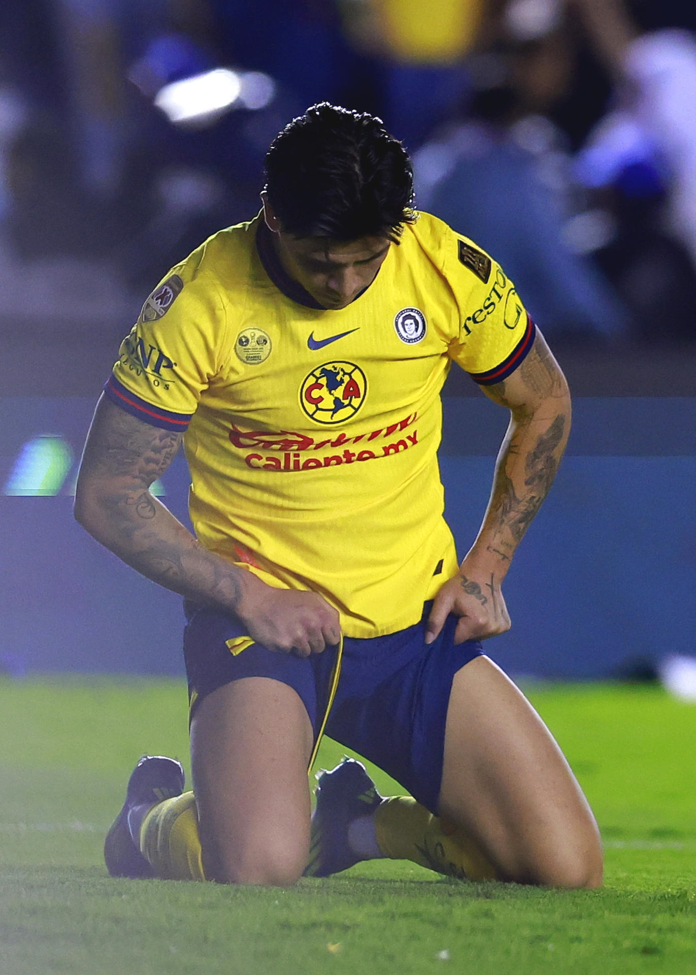 Víctor Dávila de América reacciona este jueves, en un partido de ida de la final del torneo Clausura 2025 de la Liga MX entre América y Toluca en el estadio Ciudad de los Deportes en Ciudad de México (México). EFE/ Sáshenka Gutiérrez