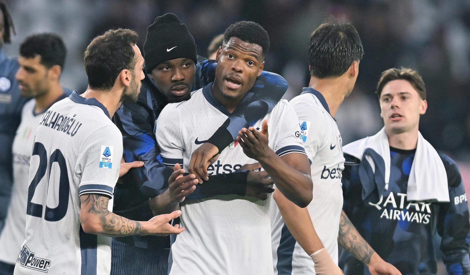 Jugadores del Inter tras ganar al Torino FC en el Olímpico Grande Torino Stadium en Turín, Italia. EFE/EPA/Alessandro Di Marco