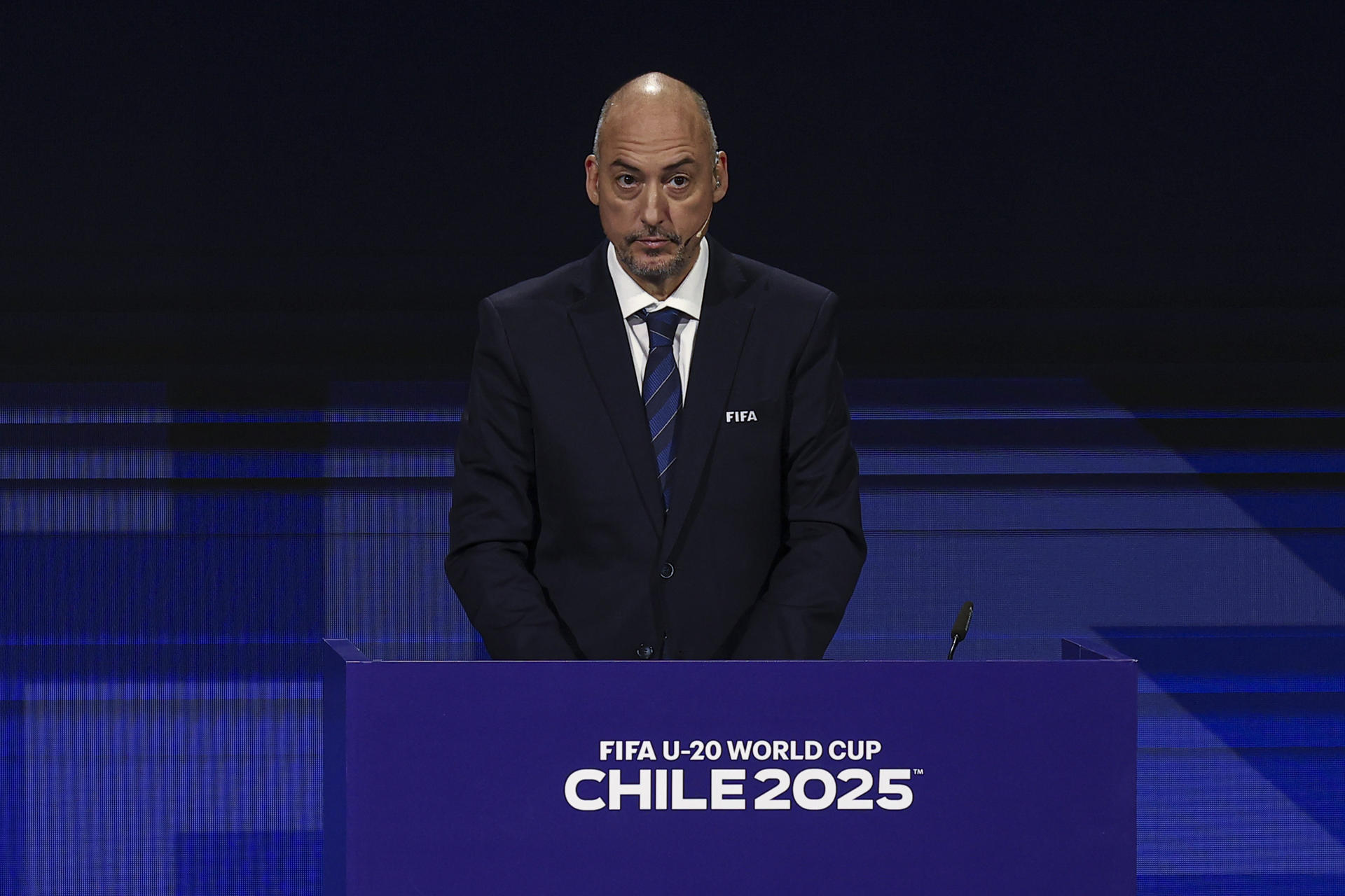 El director de torneos de la FIFA, Jaime Yarza, habla durante el sorteo de la fase de grupos de la Copa Mundial Sub-20 de la FIFA. EFE/Rafael Arancibia