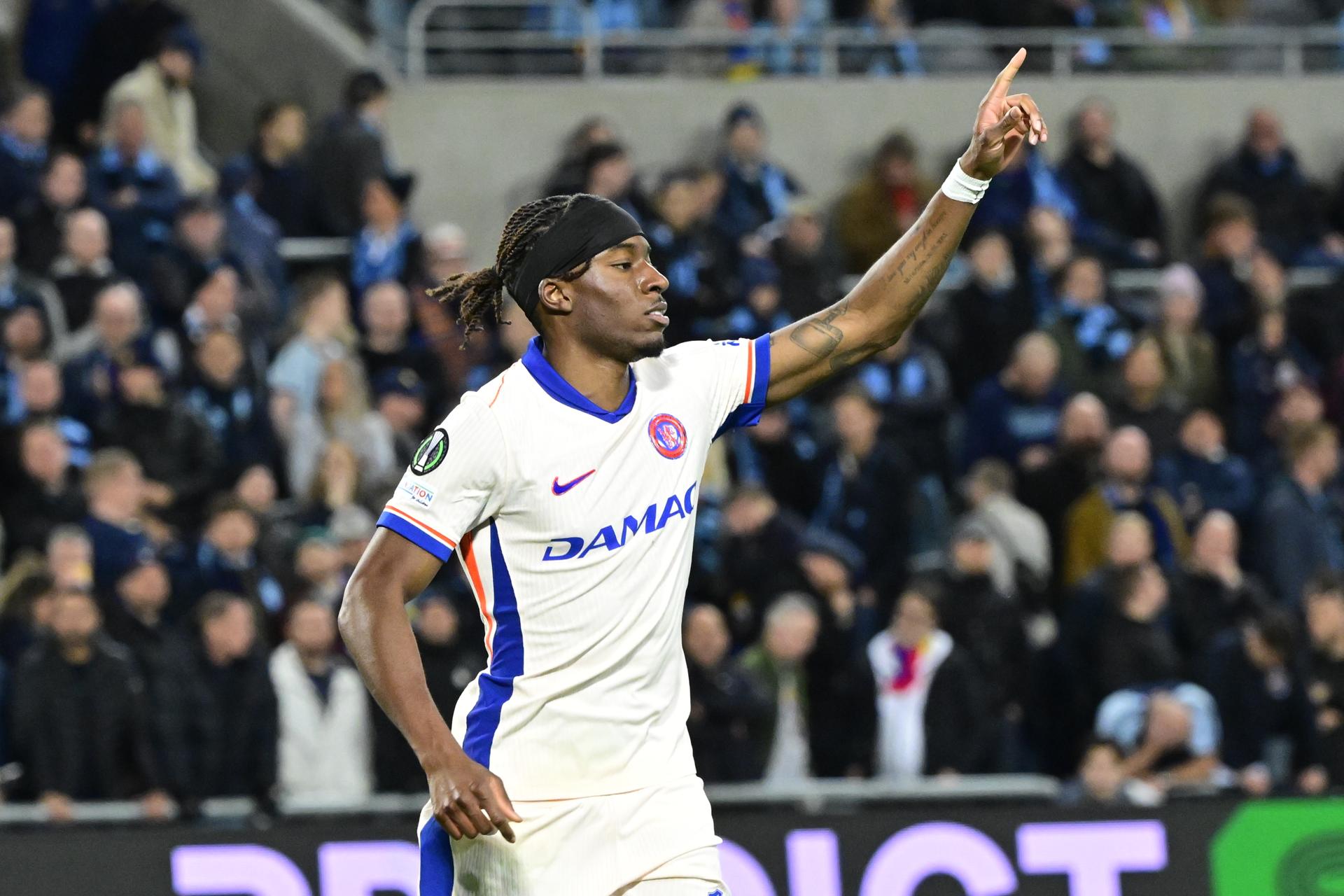 Noni Madueke celebra el 0-2. EFE/EPA/Jonas Ekstromer.