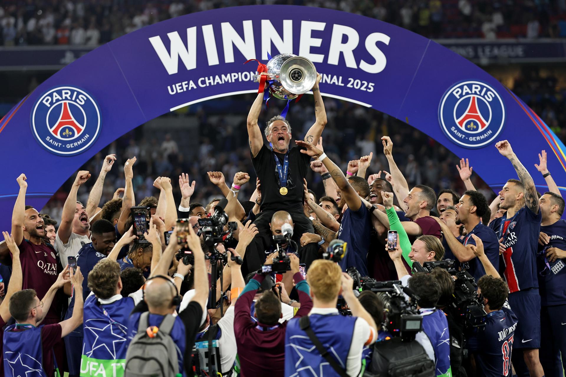 Español Luis Enrique borda la primera ‘Champions’ del PSG con una exhibición histórica