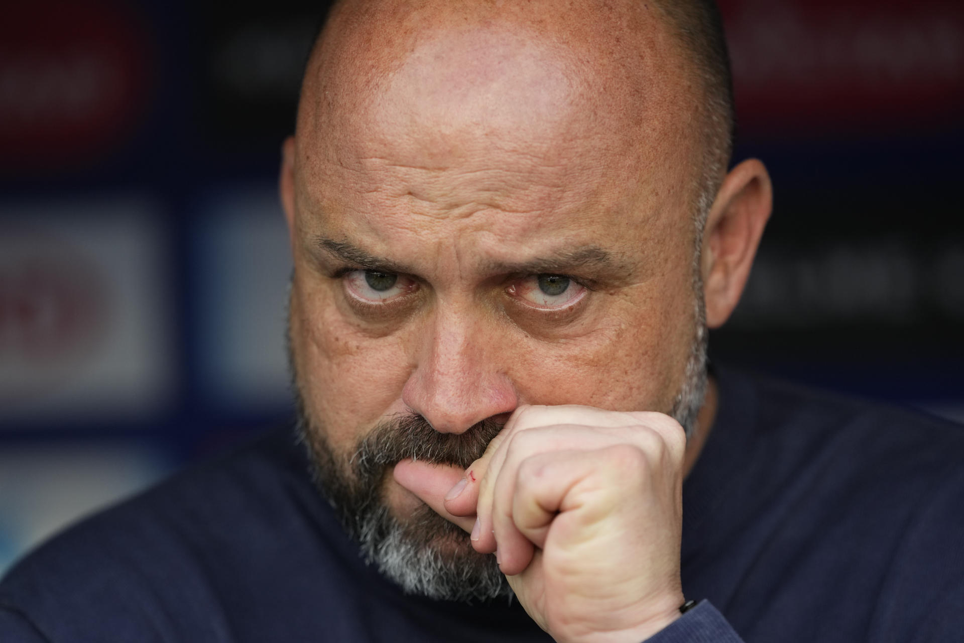 El entrenador del Espanyol, Manolo González, durante la jornada 38 de LaLiga EA Sports que el RCD Espanyol y el UD Las Palmas disputan este sábado, en el RCDE Stadium. EFE/ Alejandro García 