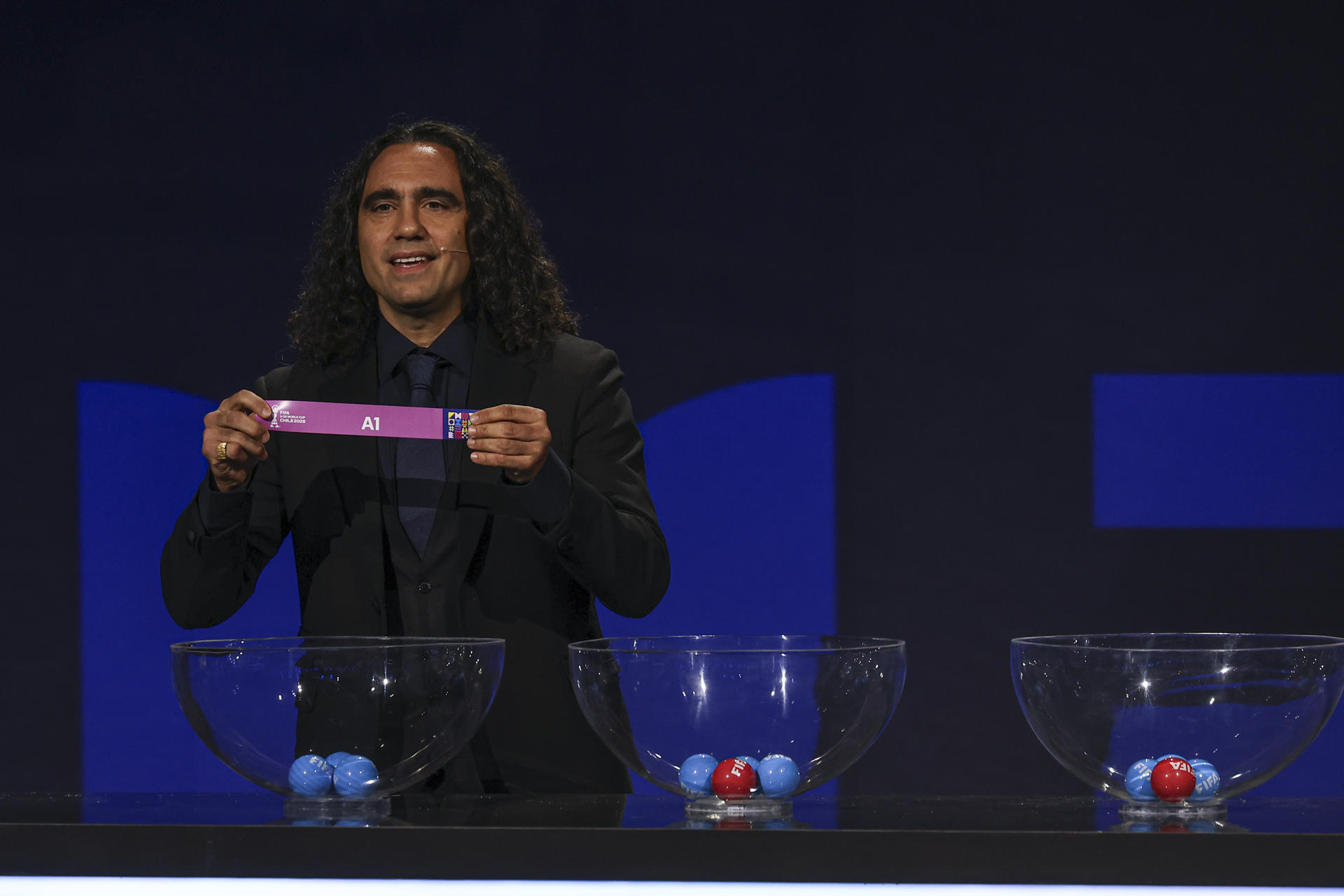 El exfutbolista argentino Juan Pablo Sorín participa en el sorteo de la fase de grupos de la Copa Mundial Sub-20 de la FIFA. EFE/Rafael Arancibia