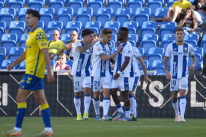 Los jugadores del Leganés celebran su primer gol a la UD Las Palmas durante el partido de la jornada 37 de LaLiga EA Sports entre UD Las Palmas y Leganés. EFE/ Ángel Medina G.