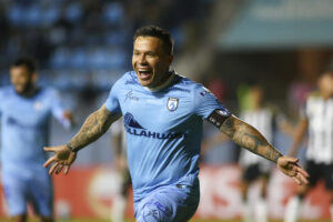 Álvaro Ramos de Iquique celebra un gol en un partido de la fase de grupos de la Copa Sudamericana. EFE/ Alex Díaz