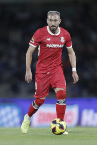 Héctor Herrera del Toluca controla un balón durante un partido por la cuarta jornada del Torneo Clausura 2025 de la Liga MX entre Pumas y Toluca, en el estadio Olímpico Universitario en Ciudad de México (México). Imagen de archivo. EFE/ Isaac Esquivel