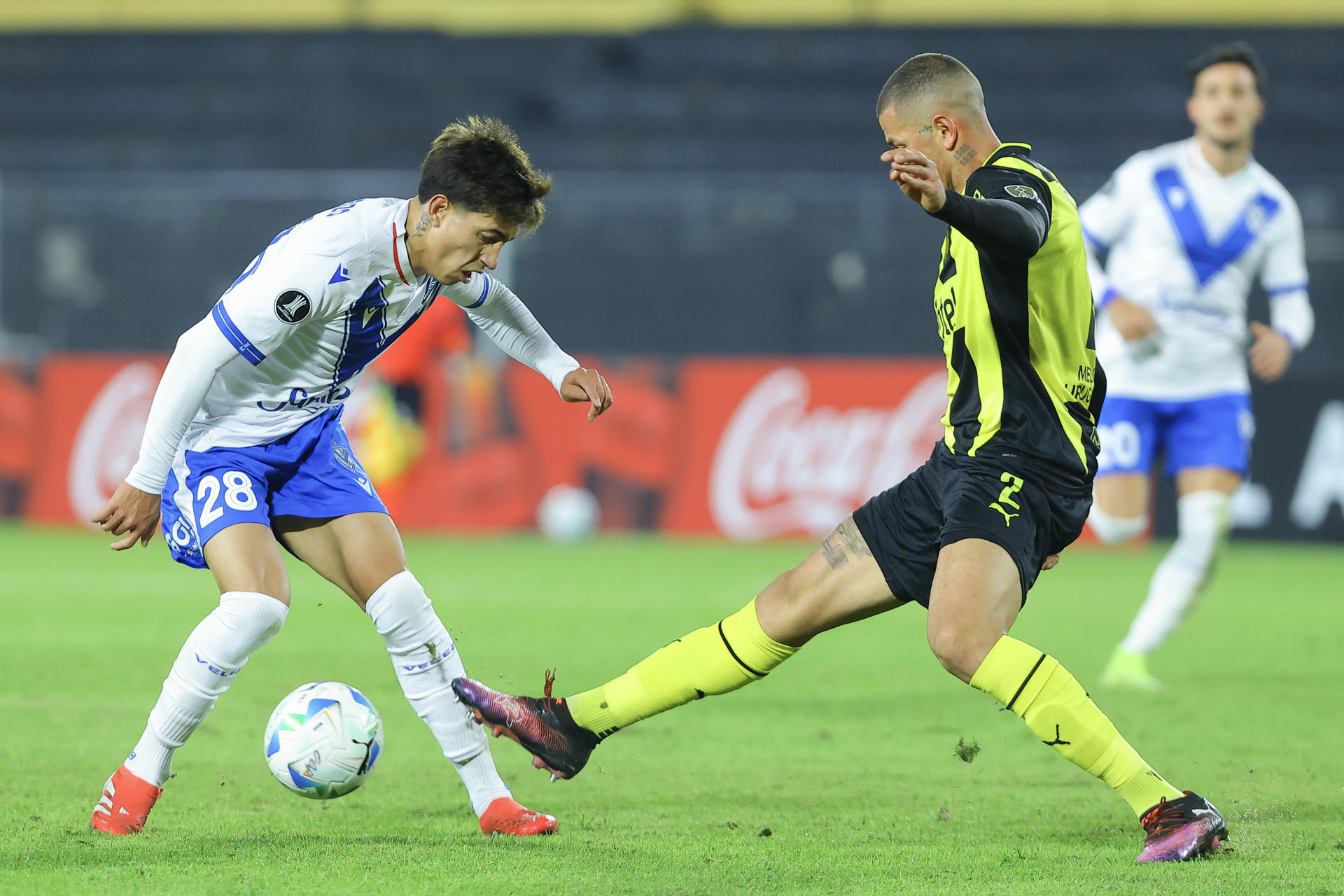 Vélez gana el Grupo H tras sellar ante Peñarol un empate con sabor a victoria