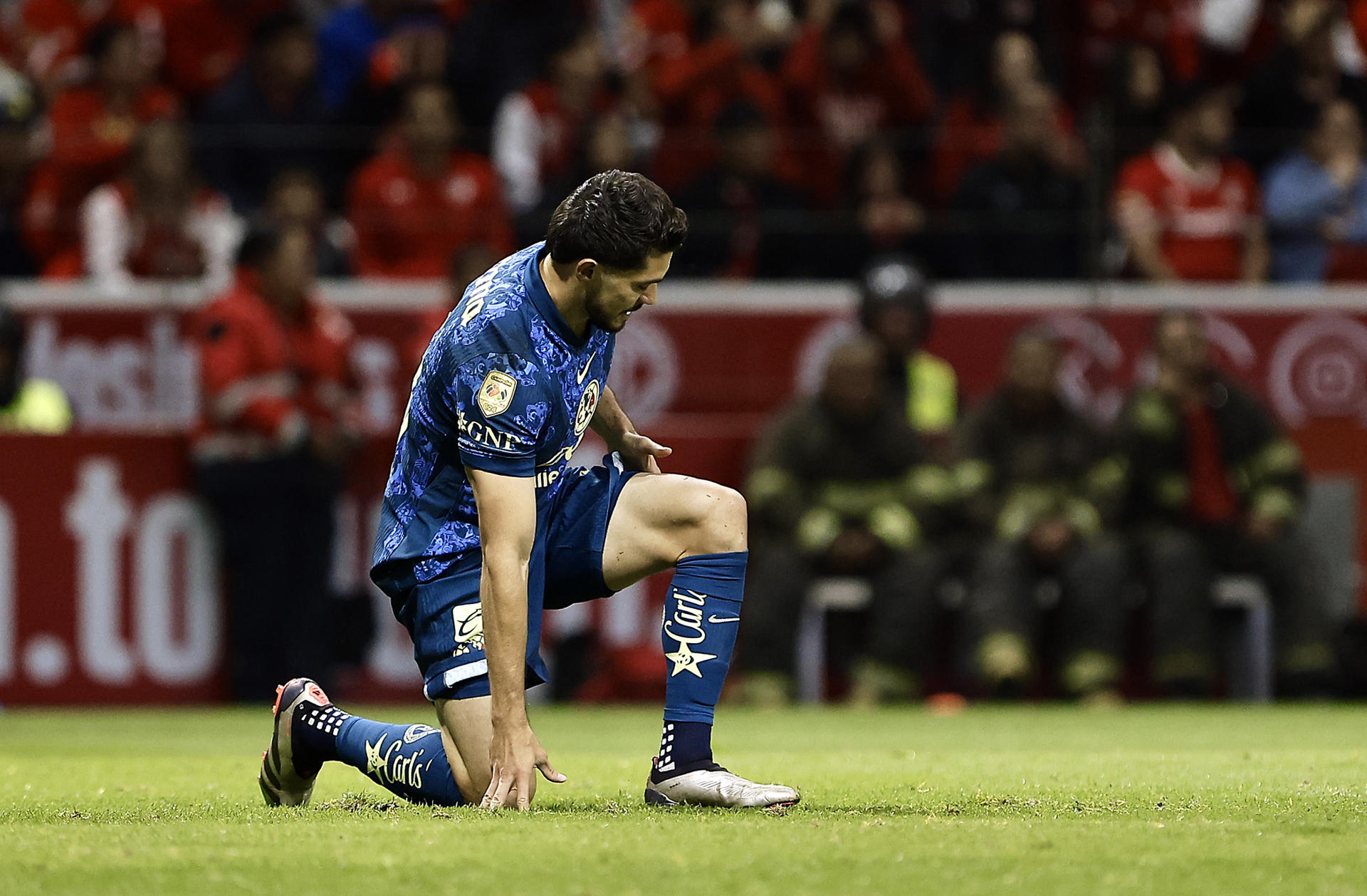 Henry Martín de América reacciona durante un partido en el estadio Nemesio Diez en Toluca (México). Archivo. EFE/Alex Cruz