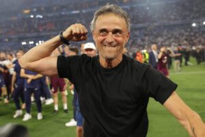 El cuerpo técnico del PSG tras la final de la UEFA Champions League entre Paris Saint-Germain e Internazionale Milano en Múnich, Alemania. EFE/EPA/CHRISTOPHER NEUNDORF