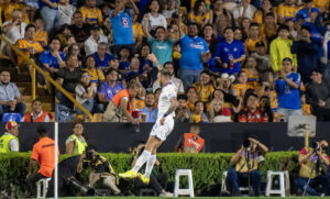 Imagen de archivo de Carlos Rotondi de Cruz Azul celebrando un gol. EFE/ Miguel Sierra