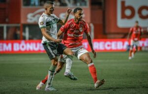 alt El único centroamericano en Brasil, es despedido de su equipo