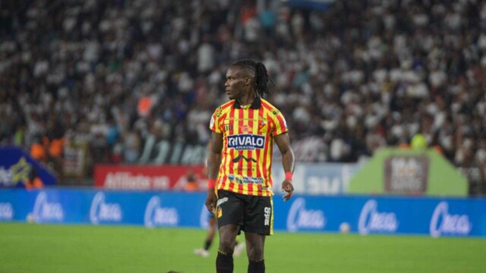 Delantero hondureño, a punta de goles resurge en el fútbol colombiano