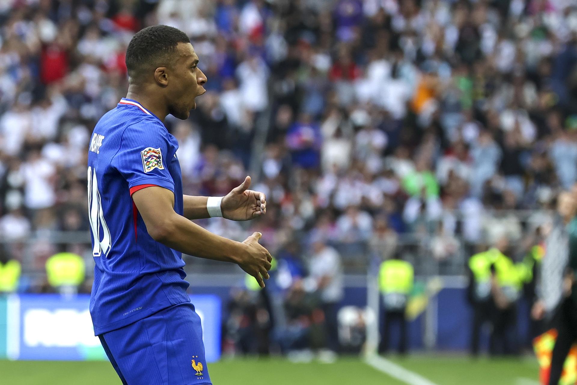 El delantero de Francia Kylian Mbappé celebra el 0-1 durante la pelea por el tercer puesto de la UEFA Nations League que han jugado Alemania y Francia en Stuttgart, Alemania. EFE/EPA/CHRISTOPHER NEUNDORF 