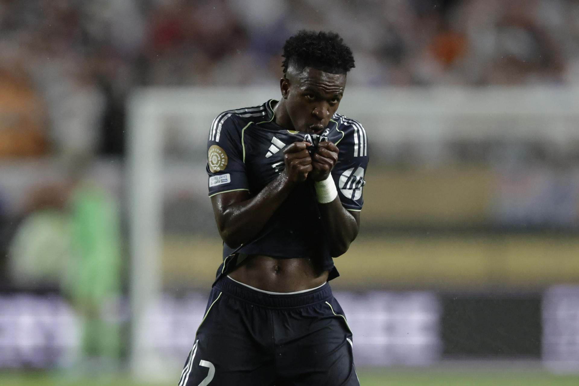 Vinicius Jr. volvió a ser decisivo para el Real Madrid. En el partido de cierre de la fase de grupos del Mundial de Clubes aportó este jueves un gol y una asistencia a la goleada por 0-3 al Salzburgo en el estadio Lincoln Financial Field de Filadelfia. EFE/ Andre Coelho