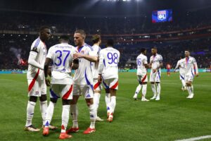 Los jugadores del Lyon celebran un gol durante un partido de Liga Europa. EFE/EPA/(archivo 13/3/25) MOHAMMED BADRA