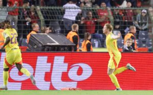 Kevin De Bruyne (d) celebra el gol de la victoria durante el partido de la fase de clasificación para el Mundial 2026 que han disputado Bélgica y Gales en Bruselas, Bélgica. EFE/EPA/OLIVIER MATTHYS