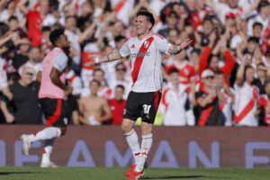 Franco Mastantuono, la figura de 17 años que River Plate ha transferido al Real Madrid, vuelve a emerger como el estandarte del equipo argentino que este sábado se enfrenta con Monterrey en la segunda jornada de la fase de grupos del Mundial de Clubes con la mira puesta en los octavos de final.EFE/Archivo/Juan Ignacio Roncoroni