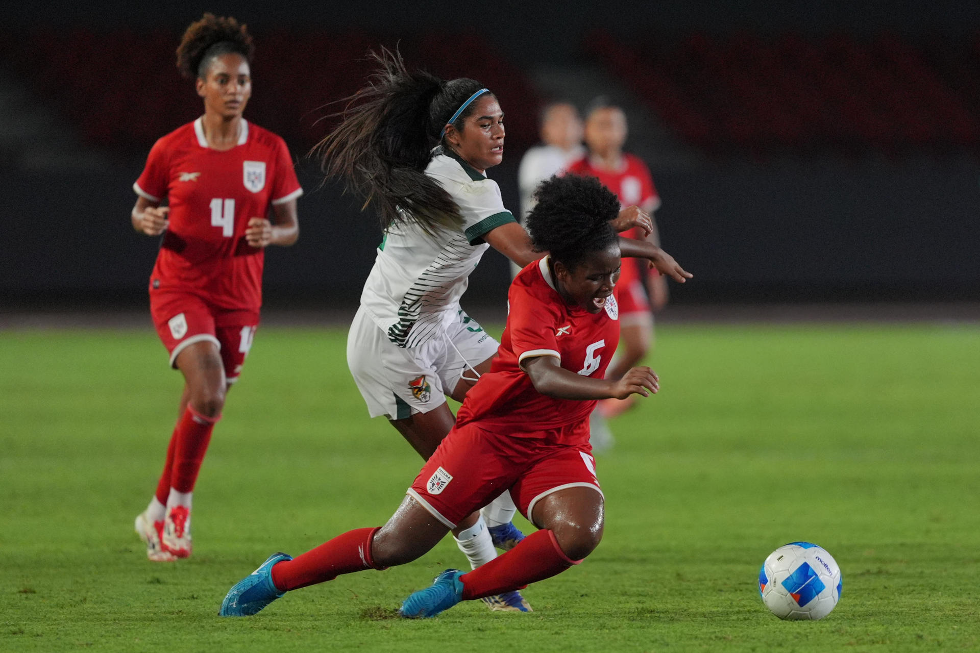 Panamá golea con tres penaltis y Tanner se luce con un doblete