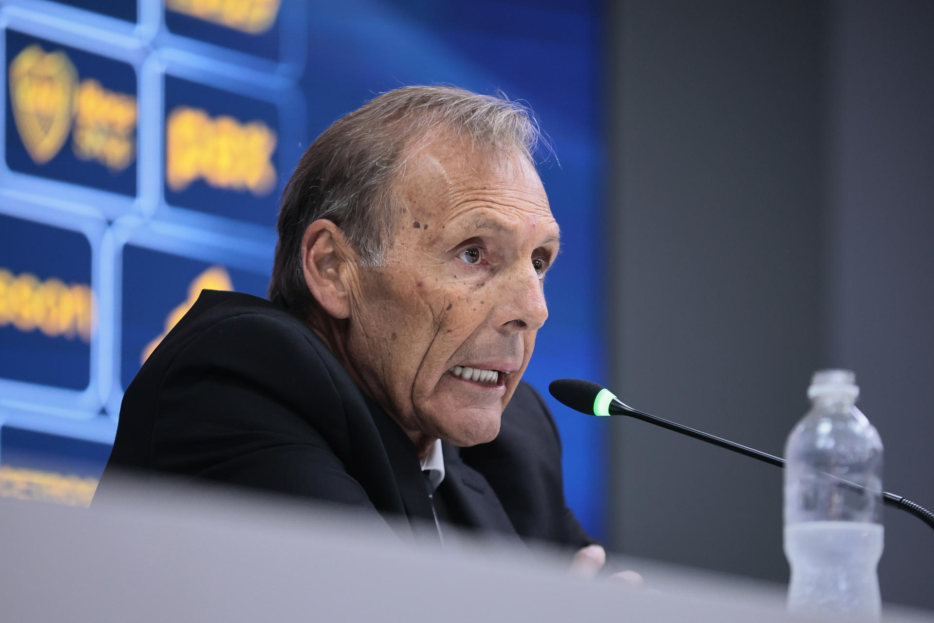 El nuevo entrenador de Boca Juniors, Miguel Ángel Russo, habla durante una rueda de prensa. EFE/Adan González